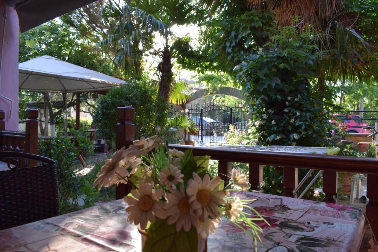 Garden Guest Room Fanárion Exterior foto